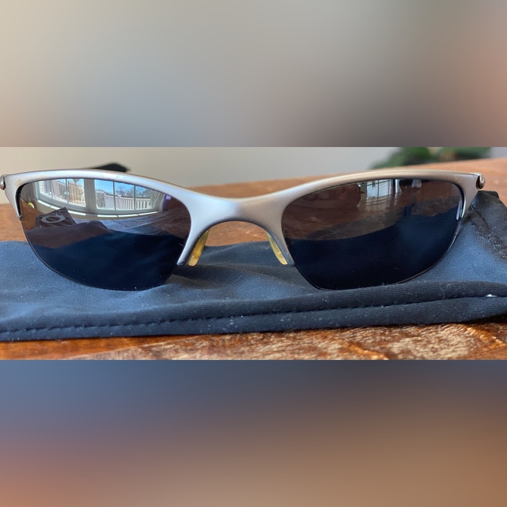 Oakley sunglasses use, good condition